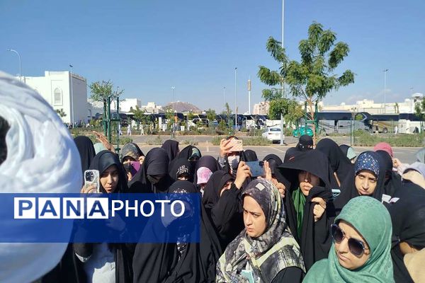 از پشت میز نیمکت تا زیر آسمان مدینه