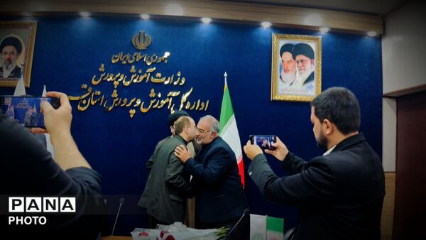 نشست صمیمی خبرنگاران پانا با مدیرکل آموزش و پرورش قم