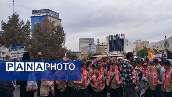 حضور پرشور دانش‌آموزان البرزی در راهپیمایی 13 آبان 