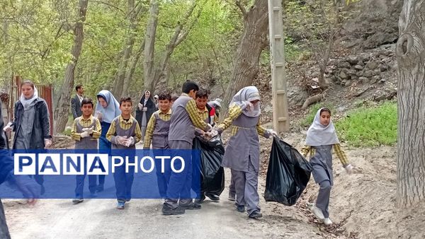 پاکسازی خیابان و کوچه‌های روستای یاسه چای توسط دانش‌آموزان مدرسه ۲۲ بهمن