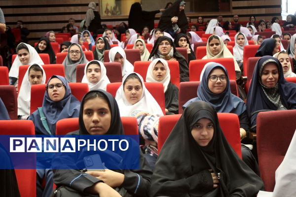  آیین تجلیل از برگزیدگان چهل و دومین دوره مسابقات فرهنگی و هنری دانش‌آموزان شهر تهران