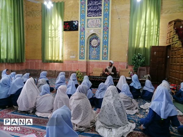 محفل انس با قرآن و اقامه نماز جماعت در سومین روز ماه مبارک رمضان 