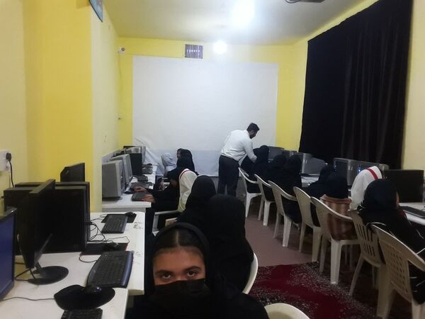 کلاس یادگیری کار با رایانه در کانون لقمان