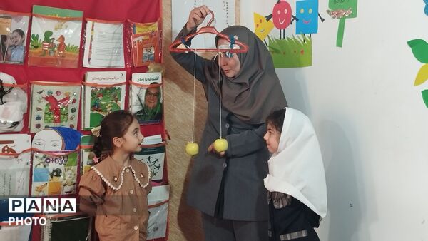 برگزاری جشن هفته ملی کودک و مراسم قصه‌ گویی در کودکستان گل‌‌های نرجس معمولان