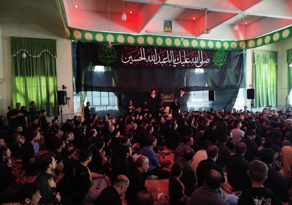 مراسم ظهر تاسوعا حسینی در مسجد شهدای گمنام 