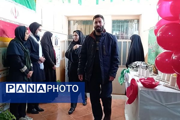 اجرای طرح ملی مدرسهٔ انقلاب در دبیرستان شهدای محراب شهرستان قرچک 