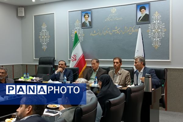 برگزاری نشست ستاد راهبری نماد و بازدید از مدارس