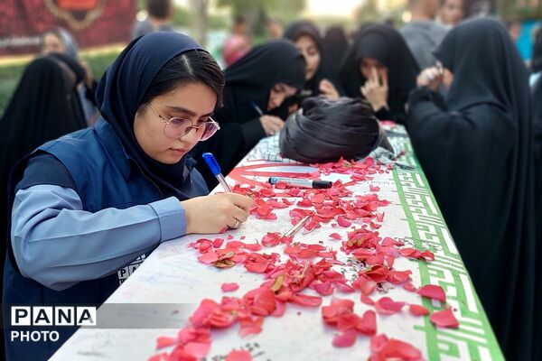 قاب های دانش آموزی ماندگار از فراق رهبر شهید