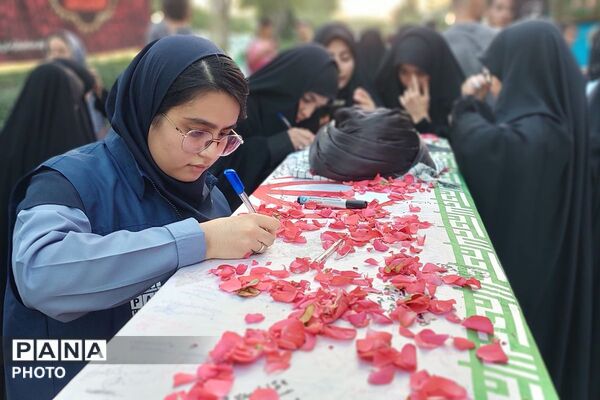 قاب های دانش آموزی ماندگار از فراق رهبر شهید