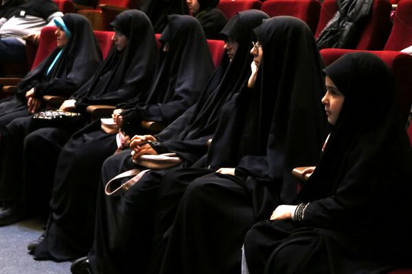 اجتماع بسیجیان شهرستان قدس در سالن باغ ملی