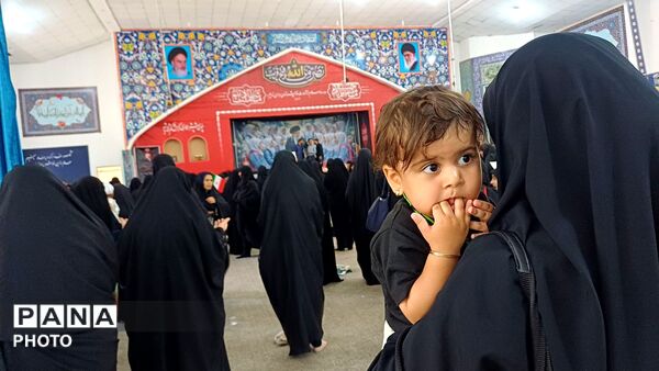 همایش دانش‌آموزان و بانوان خرم آبادی در سوگ رهبر شهید 