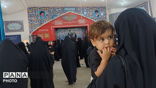 همایش دانش‌آموزان و بانوان خرم آبادی در سوگ رهبر شهید 