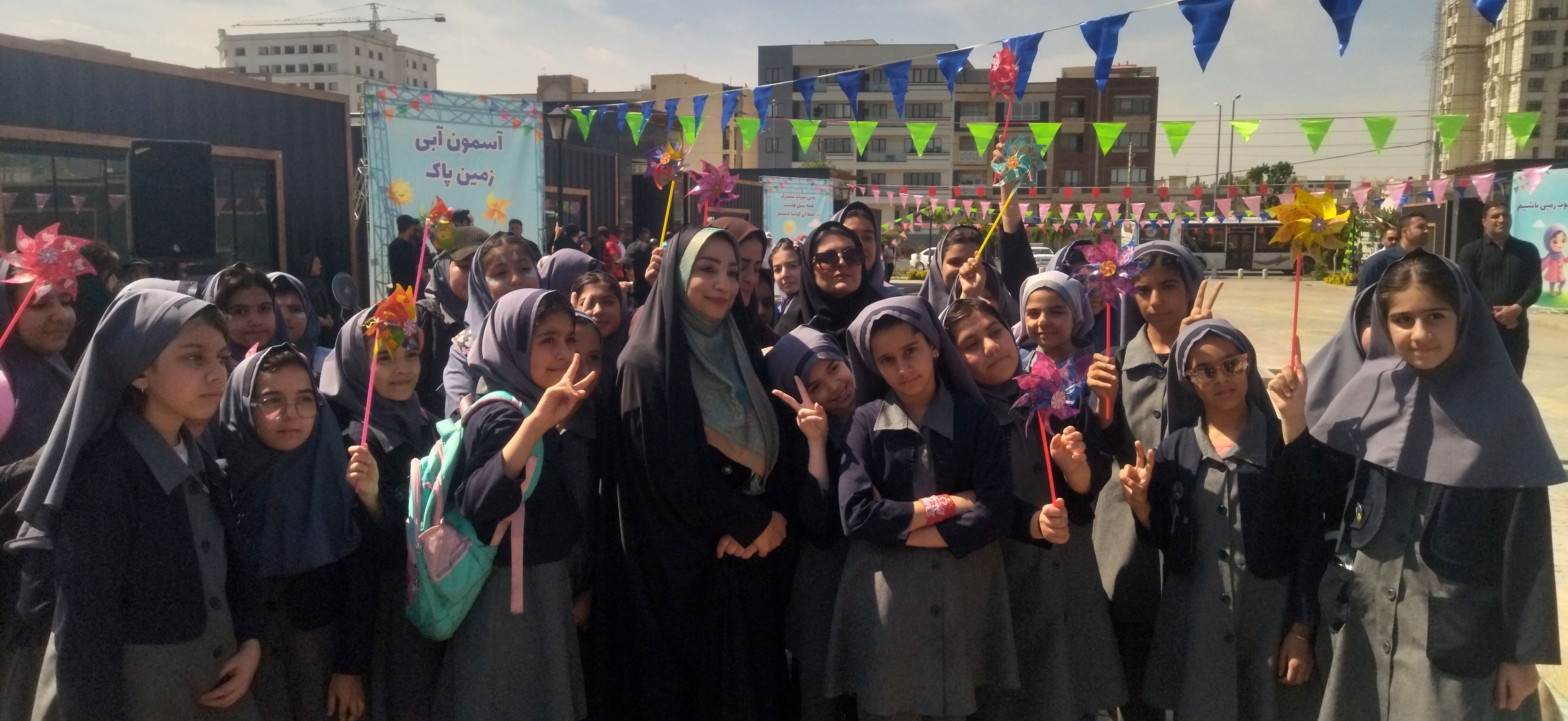 برگزاری جشن فرفره‌ها به مناسبت روز زمین پاک در شهرستان فردیس 