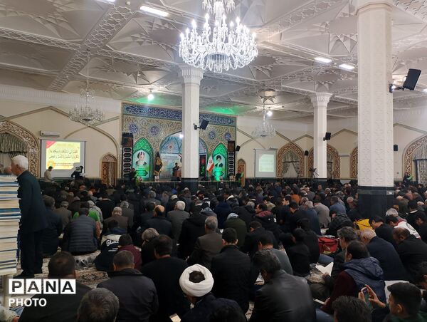 مردم کاشمر در زیارتگاه شهید مدرس قرآن بر سر گرفتند