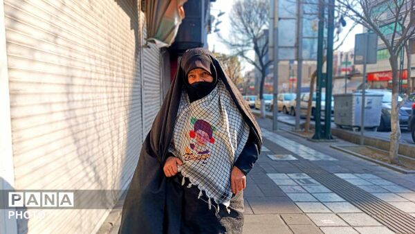 بیعت چشمگیر مردم با رهبر جدید انقلاب 