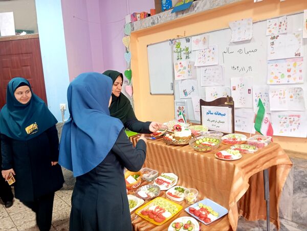 صبحانه سلامت با تم پرچم در دبستان نرجس 