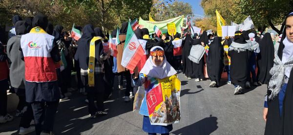 مشت هایی از نماد استواری و شجاعت 