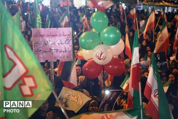  شب سی‌ و دوم ایستادگی یاسوجی‌ها به مناسبت روز جمهوری اسلامی ایران 