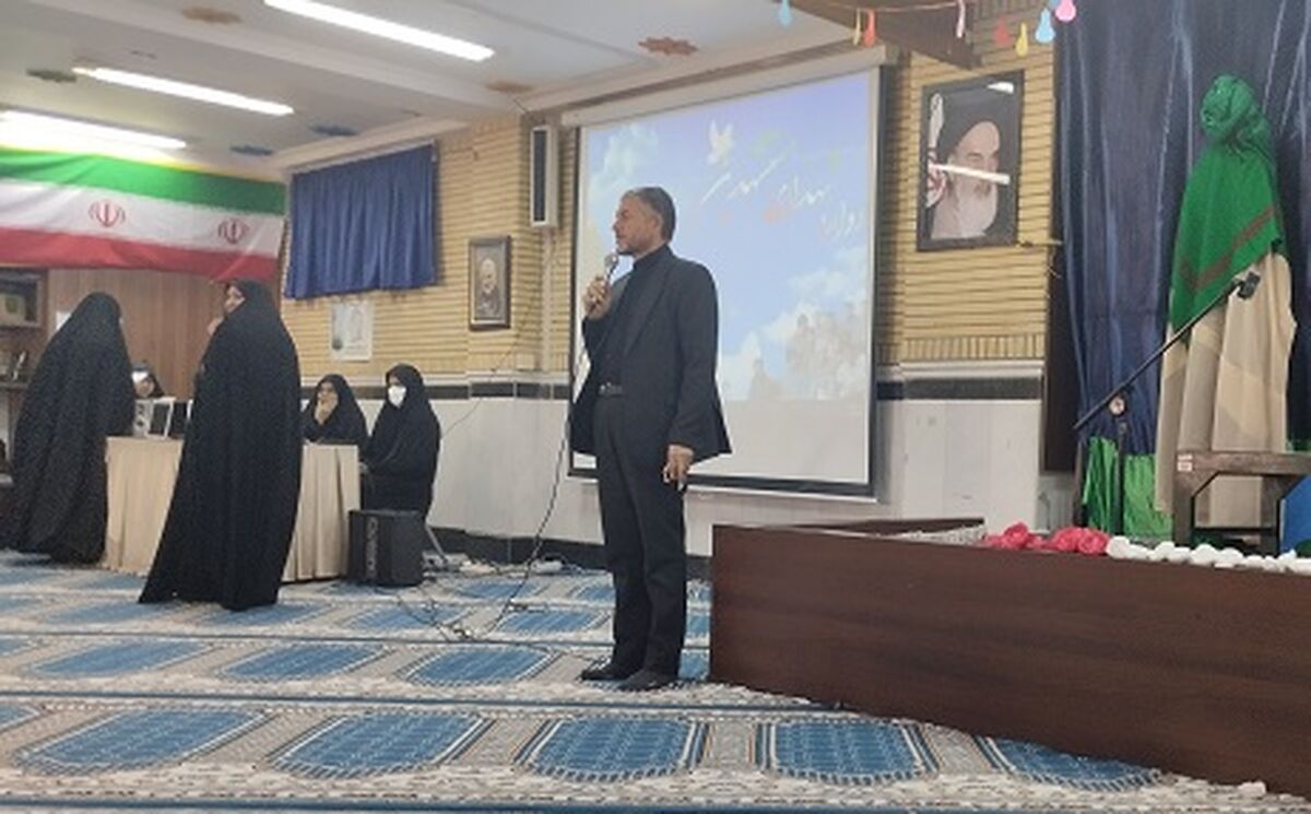 برگزاری یادواره شهدا در هنرستان صباری ناحیه یک قم

