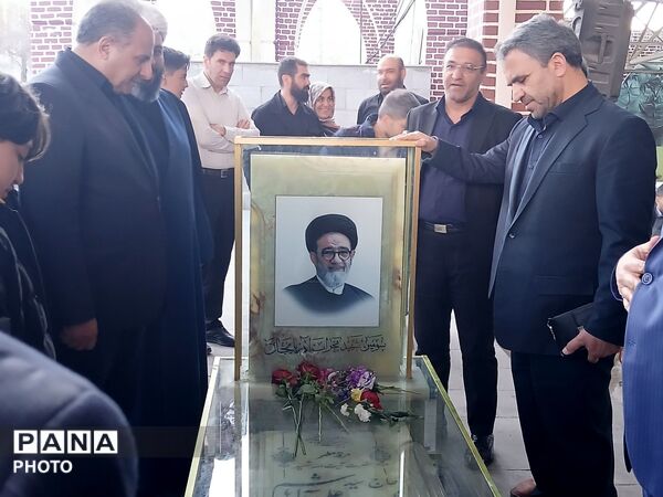 در فراق رهبر شهیدمان به میدان آمدیم 