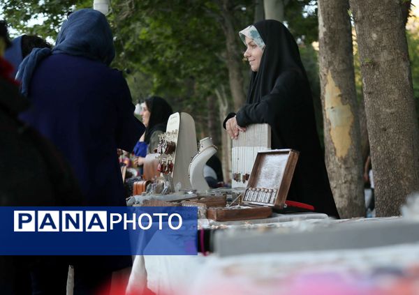 عصر بازار هنرمندان مشهدی در روزهای پنجشنبه