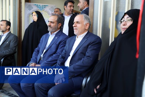 نواختن زنگ آغاز سال تحصیلی با حضور وزیر دادگستری 