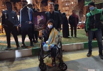 بعد از اصابت دو پرتابه در اطراف شهرستان بروجرد حضور مردم بروجرد چندین برابر شد 