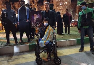 بعد از اصابت دو پرتابه در اطراف شهرستان بروجرد حضور مردم بروجرد چندین برابر شد 
