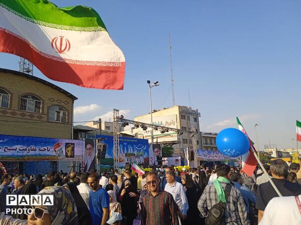 جشن بزرگ مردم در مهمانی ۱۰ کیلومتری