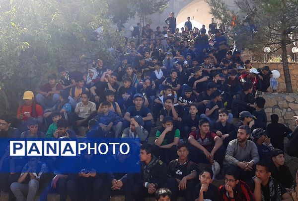  کاروان زائرین پیاده دانش‌آموزی در نیشابور