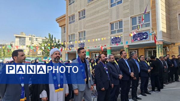 آیین متمرکز استانی جشن عاطفه‌ها‌ در دبیرستان فرزانگان یک ناحیه یک کرج 