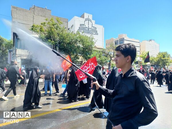 حال و هوای مشهد ساعاتی پیش از تشییع پیکر رهبر شهید انقلاب