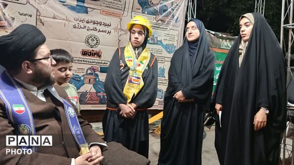 بازدید مشاور وزیر در امور تشکل‌های دانش‌آموزی از موکب «باانرژی ها» در قم