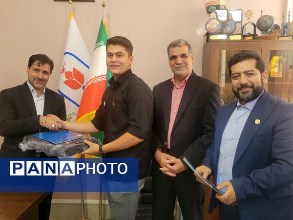 دیدار معاون پرورشی و فرهنگی اداره‌کل آموزش و پرورش استان اصفهان با اعضای مجلس دانش آموزی اصفهان