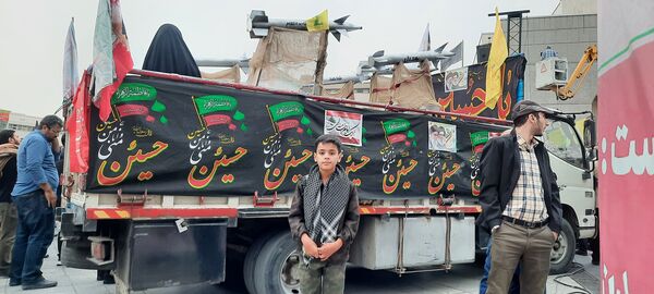 حضور پر شکوه مردم شهید پرور مشهد مقدس در عرصه میدان شهدا