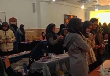 بازارچه تولیدات دستی دانش آموزان در دبیرستان حاج حبیب الله زیرک