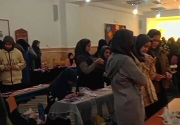 بازارچه تولیدات دستی دانش آموزان در دبیرستان حاج حبیب الله زیرک