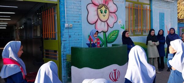 مراسم صبحگاهی در مدرسه دخترانه بنت الهدی صدر۲ 