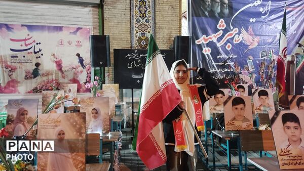 حضور گسترده مردم حاجی‌آباد در یادواره رهبر شهید و شهدای فرهنگی 