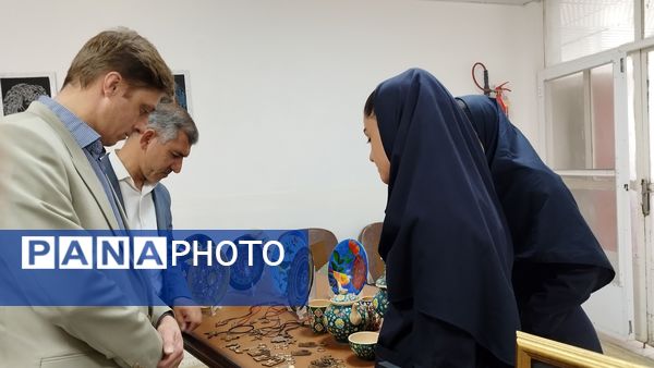 نمایشگاه دستاوردهای هنرجویان هنرستان شیخ محمد بلیغ و معرفت در شهرستان فیروزکوه