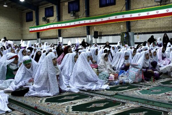 جشن تکلیف دانش‌آموزن دختر در گچساران