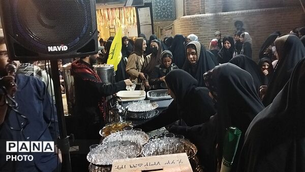 چایخانه فاطمه الزهرا ( س) هر شب در حال  خدمت رسانی به عاشقان وطن 