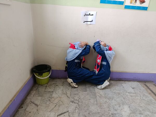 بیست و هفتمین دوره مانور زلزله در مدرسه بنت الهدی صدر ۲ 
