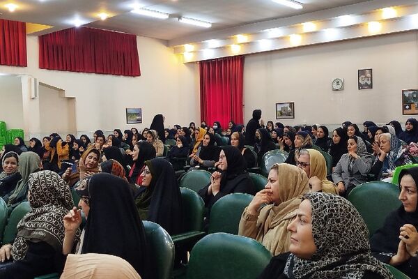 هنرنمایی دانش‌آموزان مدارس ناحیه دو شهرری در جشن میلاد حضرت فاطمه (س)