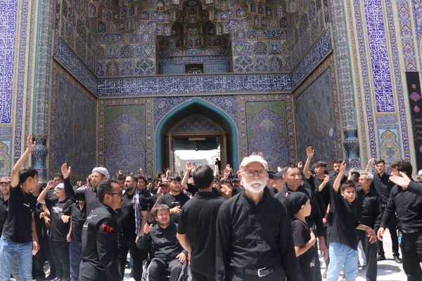 حرم مطهر رضوی غرق در ماتم اباعبدالله الحسین(ع)