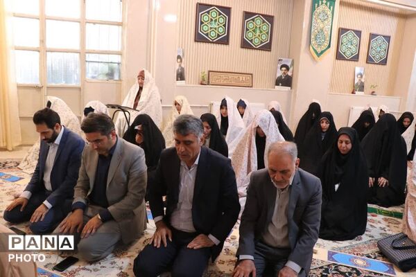 اقامه نخستین نماز مهرماه در هنرستان آل‌یاسین