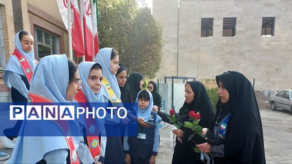 آغاز سال تحصیلی جدید باحضور مسئولان در دبستان فرهنگیان ۲ مشهد