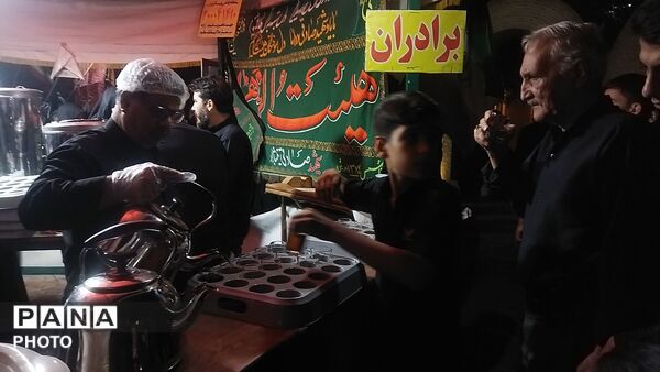 چایخانه هیئت الزهرا در شب تاسوعای حسینی 