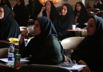 دوره بازآموزی ارزیابان شهرری و ورامین در آزمون استخدامی مشاغل کیفیت‌بخشی شهرستان‌های استان تهران 