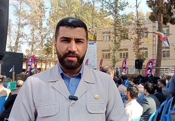 با الگو قرار دادن شهدای دفاع مقدس،در مقابل استکبار جهانی می‌ایستیم